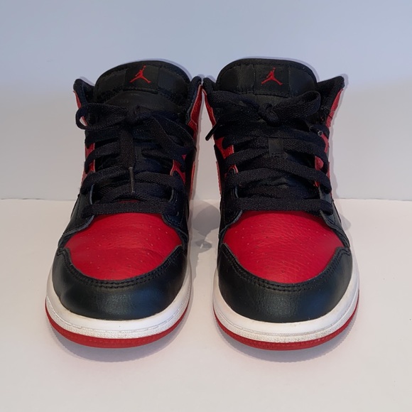 Air Jordan 1 Mid ‘Banned’ - Picture 2 of 6